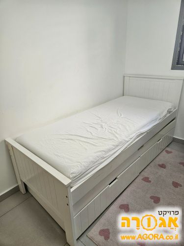 מיטת יחיד נפתחת עם מגירות