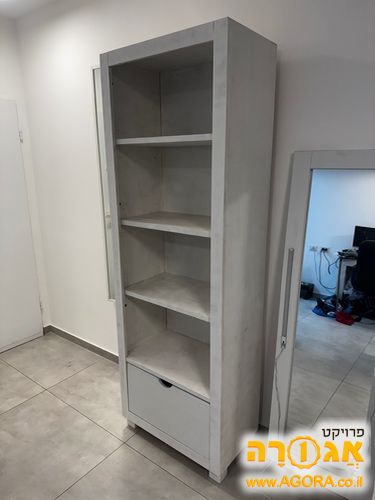 כוננית מדפים