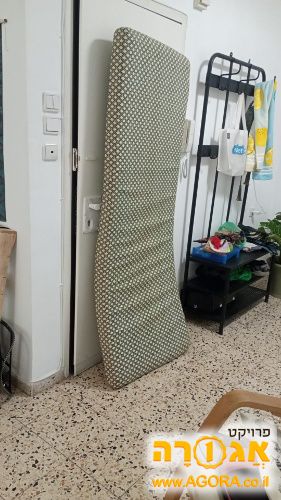 מזרון יחיד מצופה במצב טוב