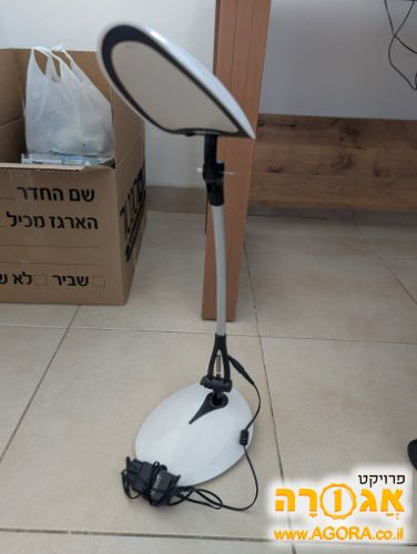 מנורת שולחן