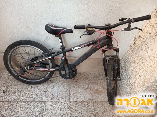 אופניים+2 קסדות