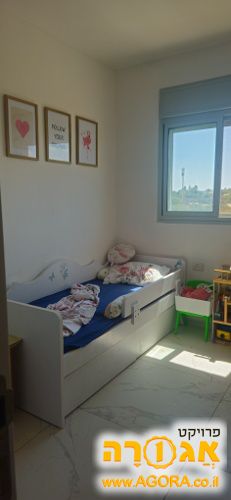 מיטת חבר יחיד עם 2 מגירות אחסון