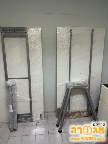 4 שולחנות עבודה