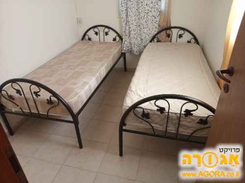 4 מיטות