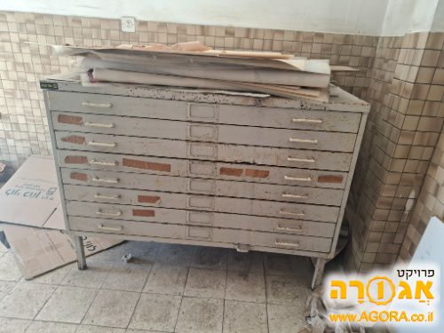 ארון מגירות מתכת לניירות גדולים ואמנות