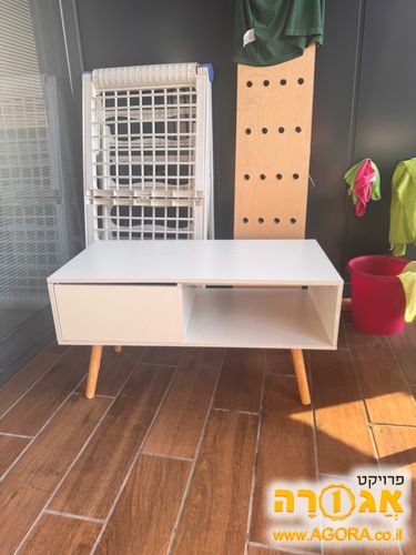 מזנון ושולחן לסלון