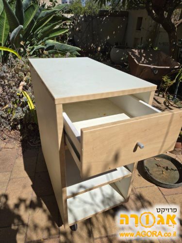 ארונית שרות על גלגלים