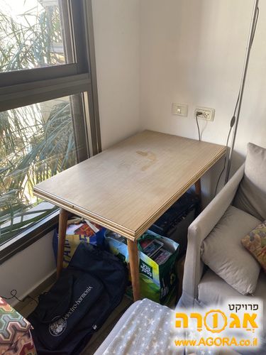 שולחן עץ וינטג' נפתח