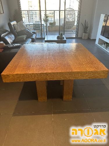 שולחן ריבועי נפתח