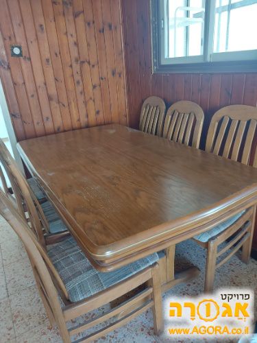שולחן לפינת אוכל