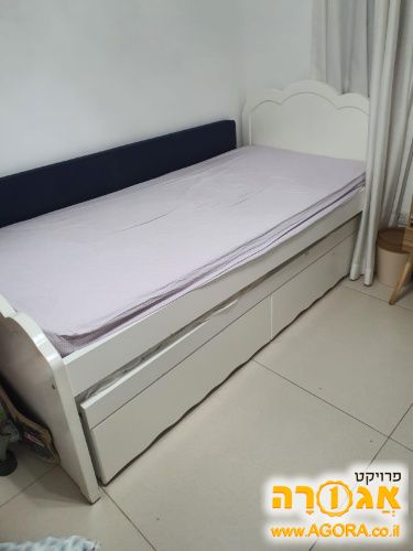 מיטת ילדים נפתחת