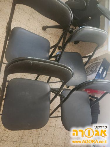 4 כסאות מתקפלים שחורים