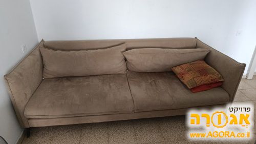 ספה בצבע בז'