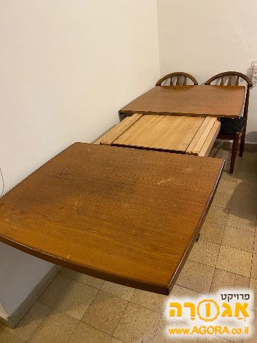 שולחן אוכל נפתח