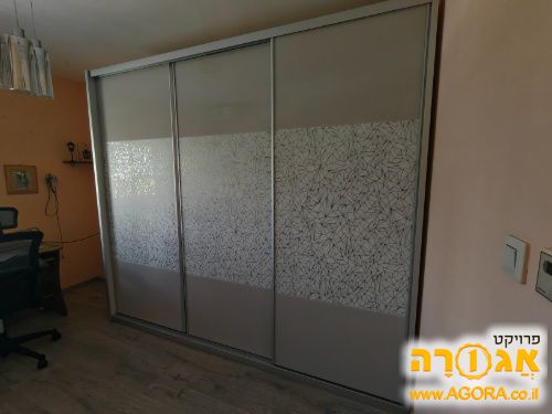 ארון הזזה