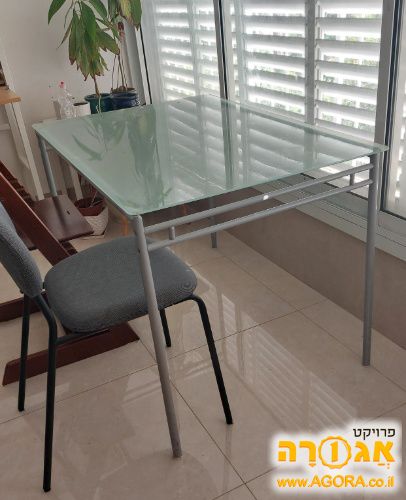 שולחן זכוכית