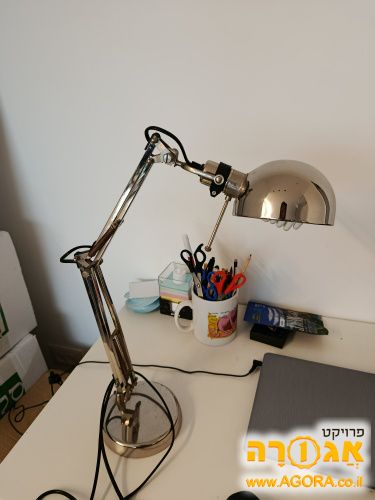 מנורת שולחן