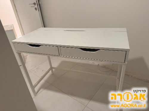 ארון כוורת, שולחן כתיבה ומגירות