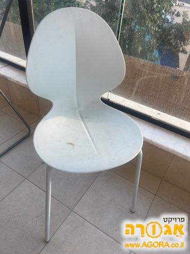 כיסאות