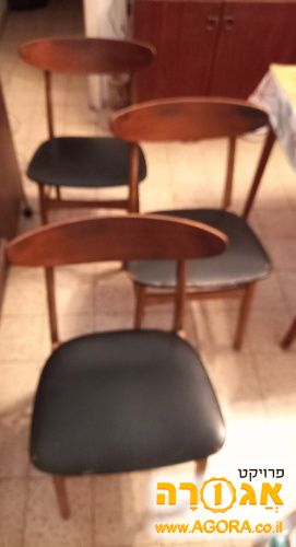 כיסאות עץ טיק עם ריפוד סקאי