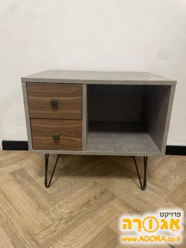 שידה למיטה