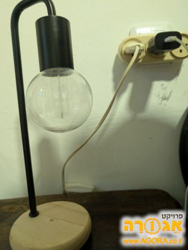 מנורת שולחן