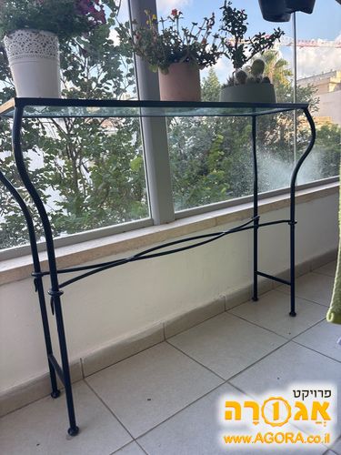 שידת זכוכית לנוי