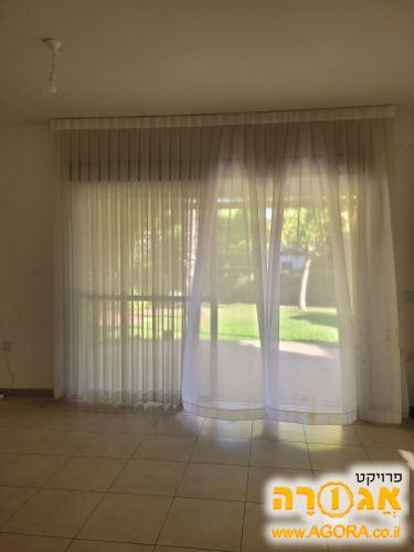 2 וילונות משיכה לויטרינה