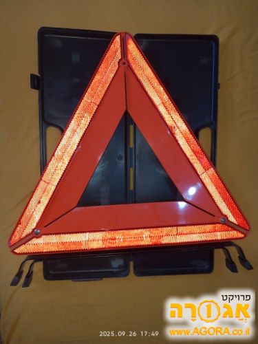משולש אזהרה אדום לרכב