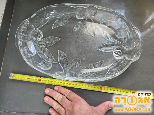 מגש הגשה עשוי זכוכית