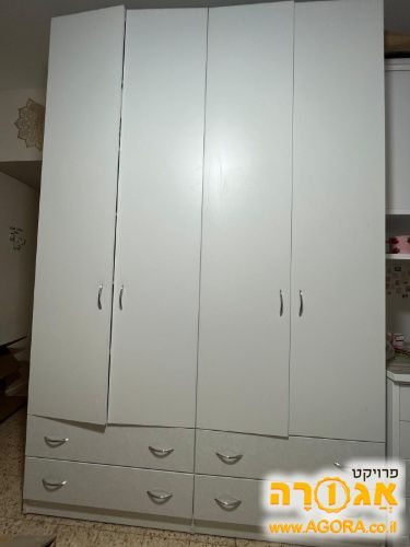 ארון ספרים לבן