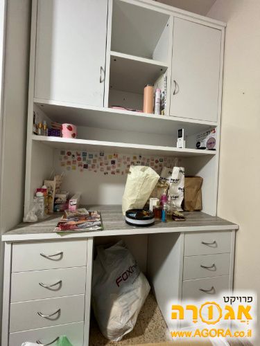שולחן כתיבה עם 8 מגרות