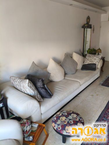 ספה 3, מטר במצב מעל טוב עם כריות בד דוחה