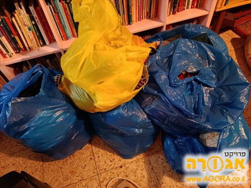 שקים של בגדים טובים
