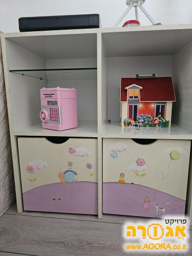 כוורת מצויירת לחדר ילדים (ות)