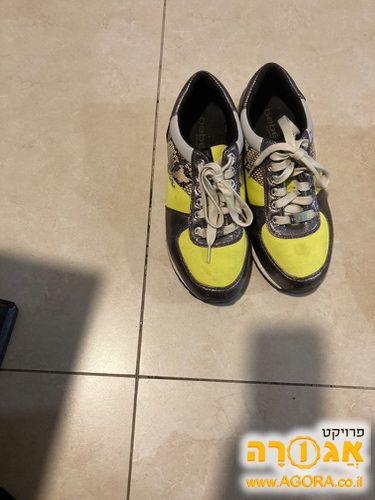 נעלי ספורט