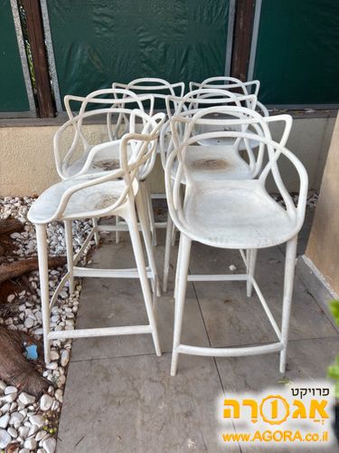 כיסאות בר לבנים לגינה