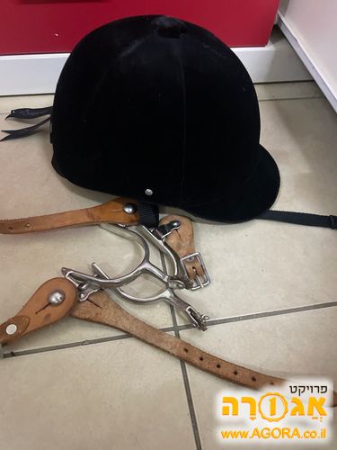 קסדה לרכיבה על סוסים ודורבנות