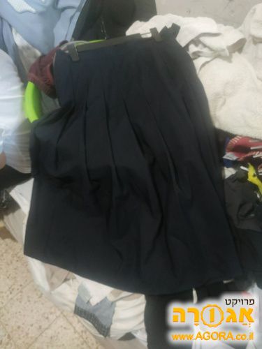 חצאית קפלים כחולה לביהס