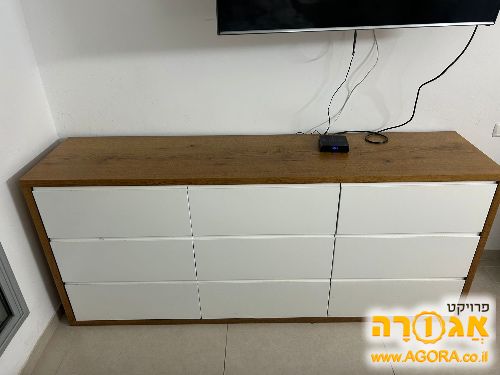 שידה לחדר שינה מעץ מלא 9 מגירות חום לבן