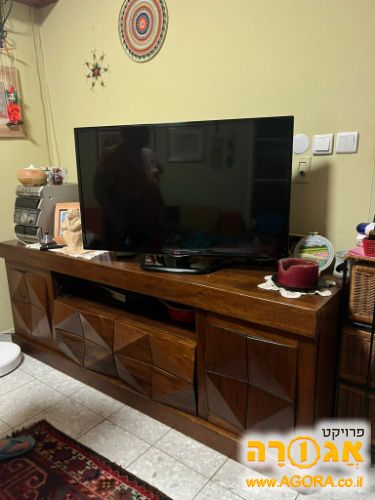מזנון מעץ מלא במצב מצויין