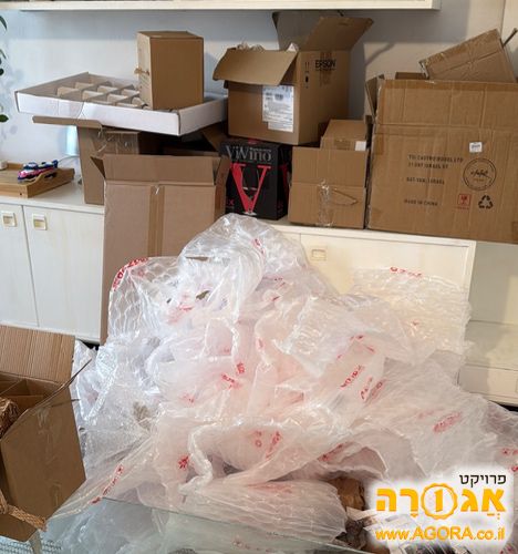 קרטונים קטנים וחומרי אריזה