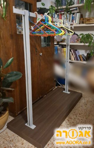 מתקן תליה לבגדים