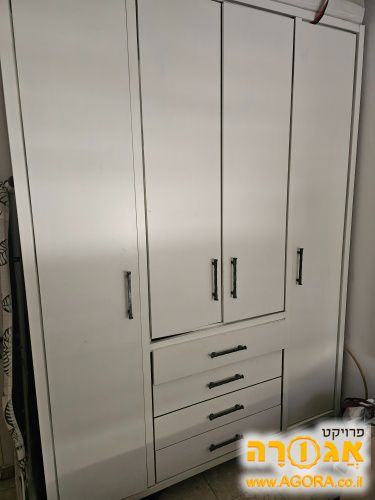 ארון בגדים