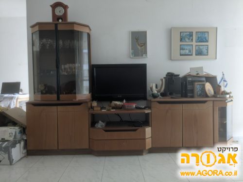 מזנון עץ מלא בעיצוב קלאסי-מודרני