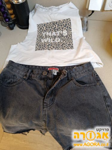 מכנסי ג'ינס קצרים של "קסטרו" וגופייה