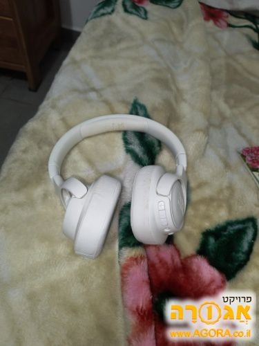 אוזניות jbl בצבע לבן