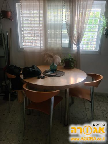 שולחן אוכל ו3 כסאות