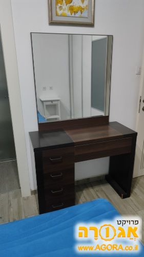 שידת איפור עם מראה