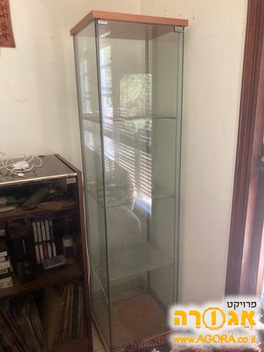 ויטרינת זכוכית